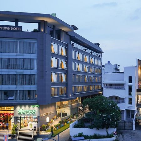 Uptown Hotel ナーグプル エクステリア 写真