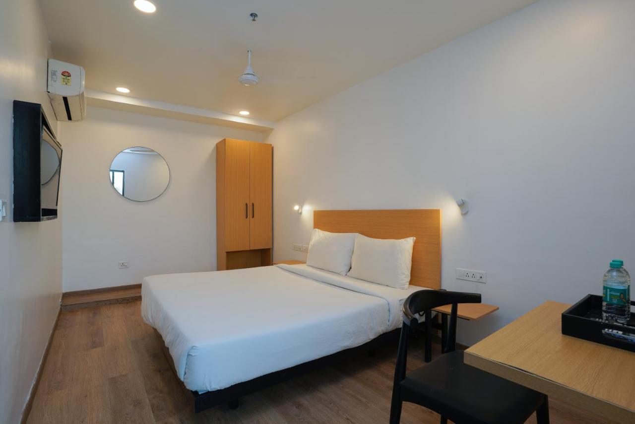 Uptown Hotel ナーグプル エクステリア 写真