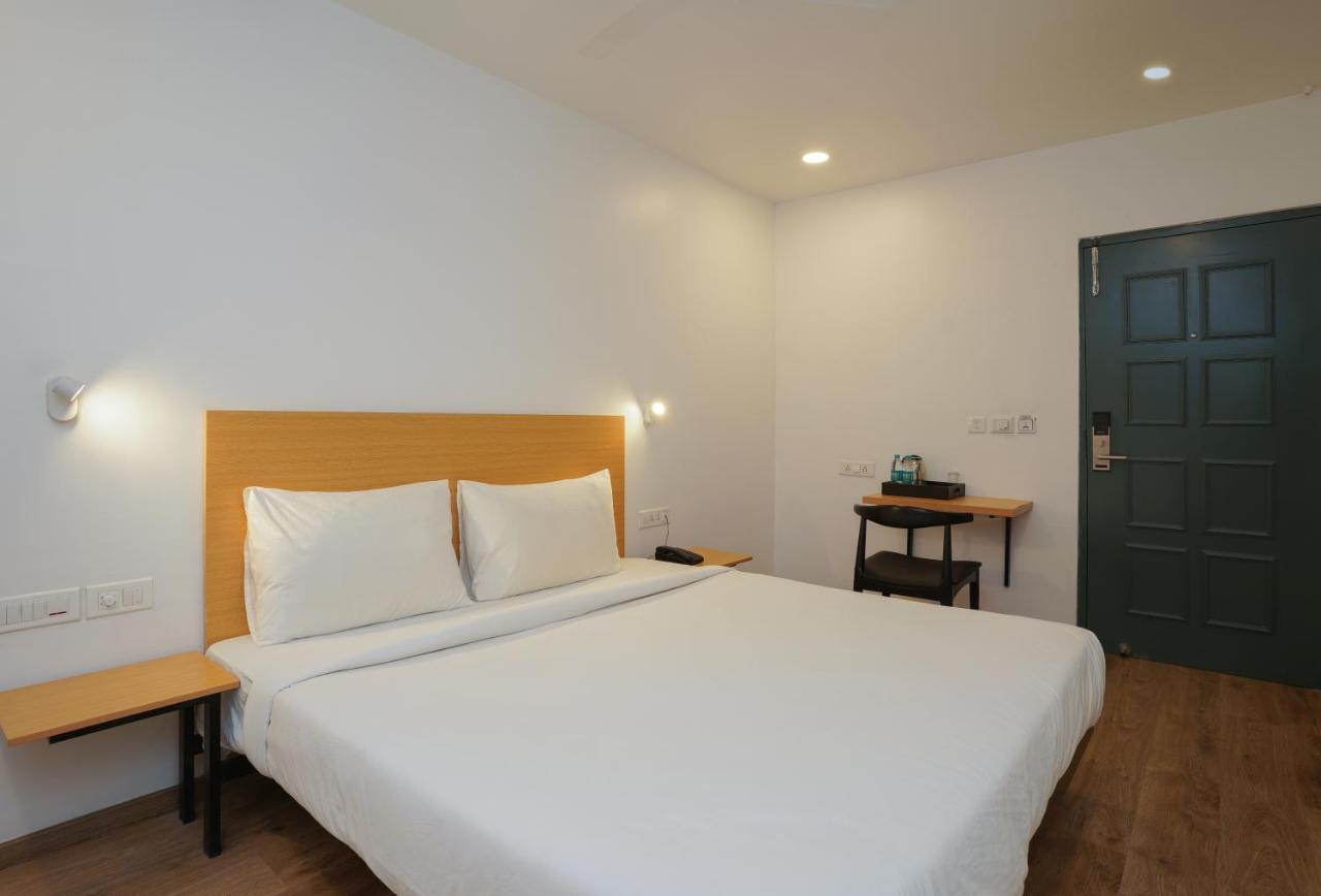 Uptown Hotel ナーグプル エクステリア 写真
