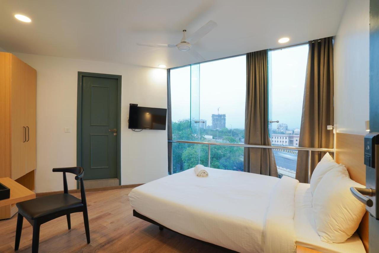 Uptown Hotel ナーグプル エクステリア 写真