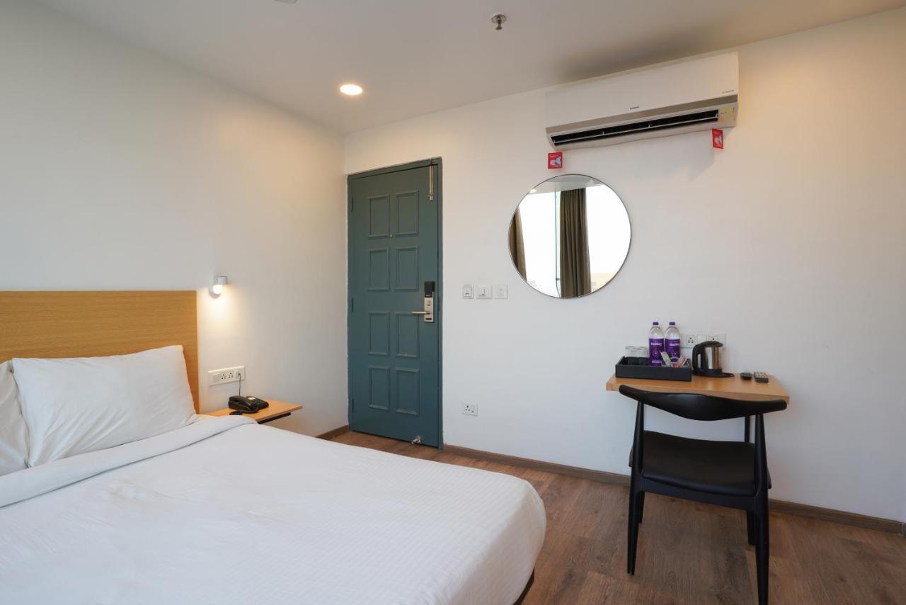 Uptown Hotel ナーグプル エクステリア 写真