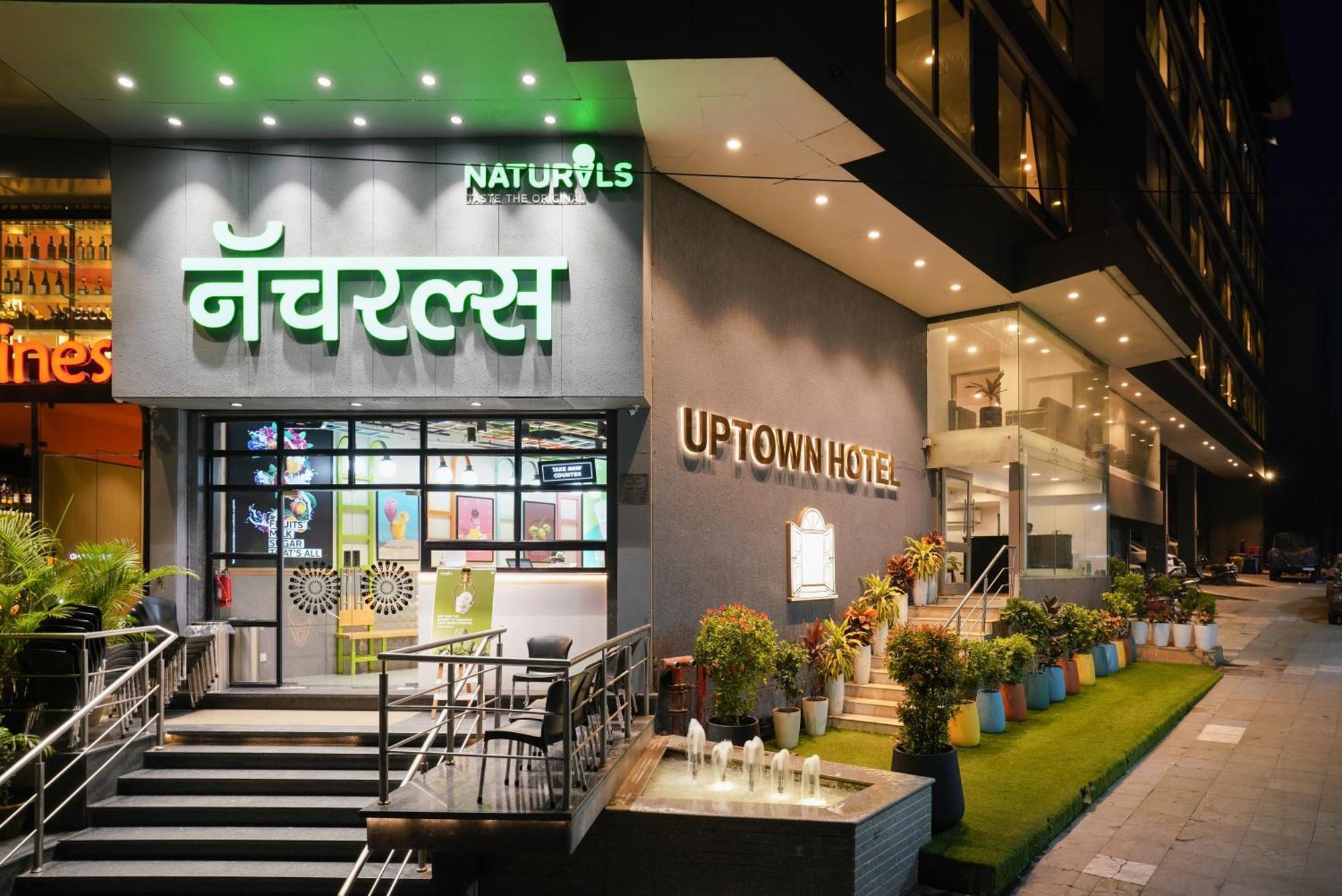 Uptown Hotel ナーグプル エクステリア 写真