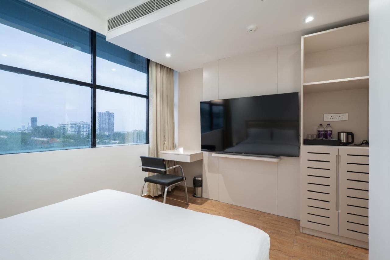 Uptown Hotel ナーグプル エクステリア 写真