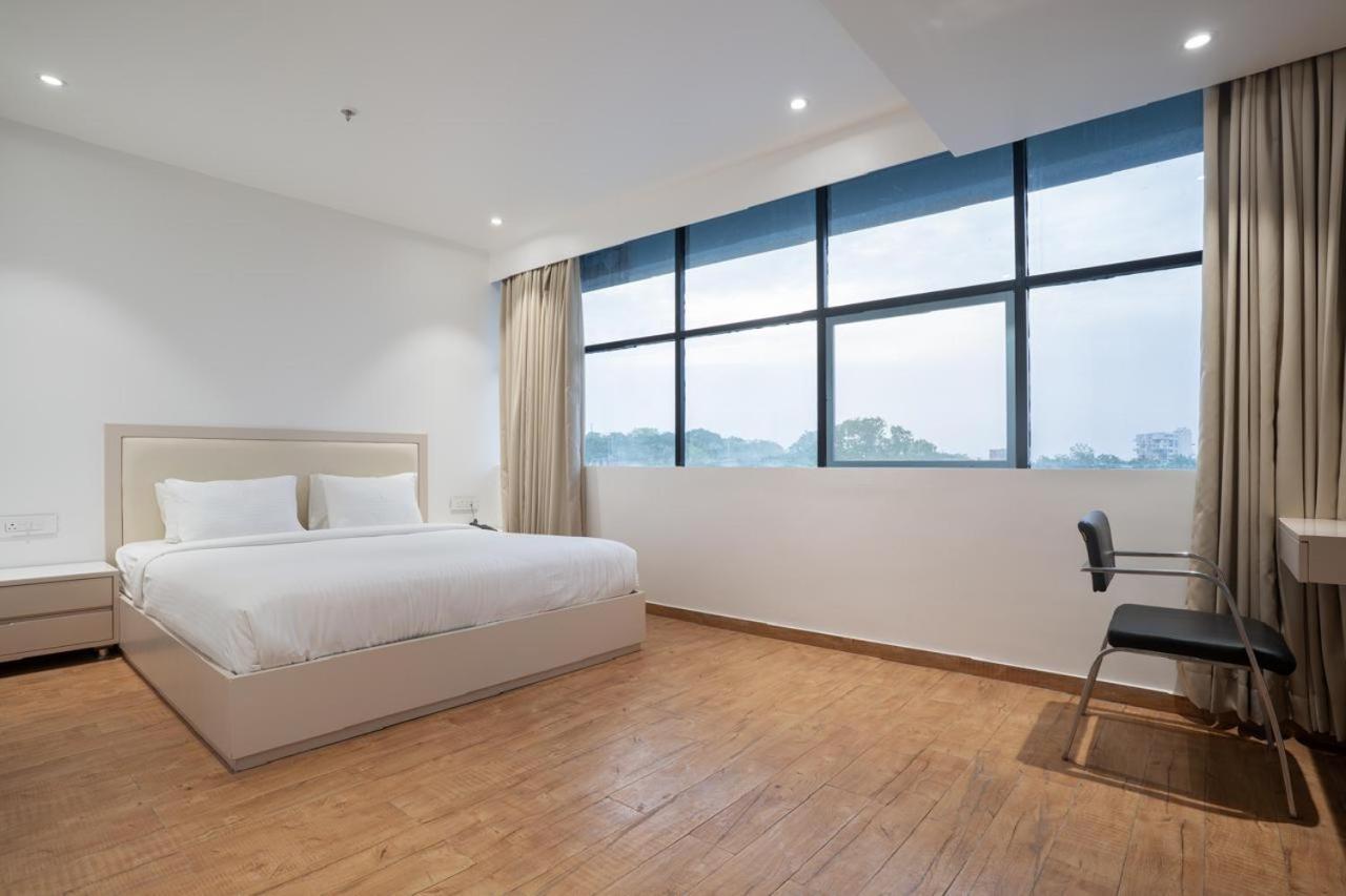 Uptown Hotel ナーグプル エクステリア 写真